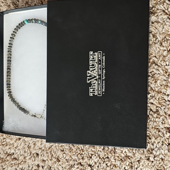 Elegant Labordorite Beaded Necklace with Turquoise Accents - Picture 8 of 9